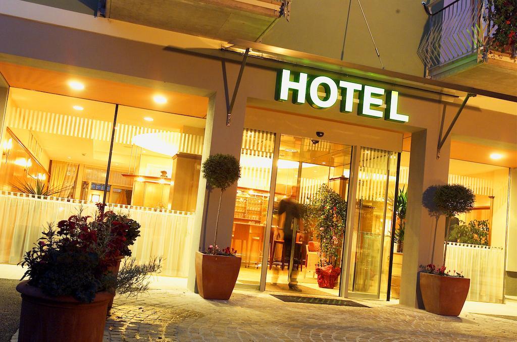 Hotel Am Marktplatz - Landgasthof Wratschko - غامليتز المظهر الخارجي الصورة